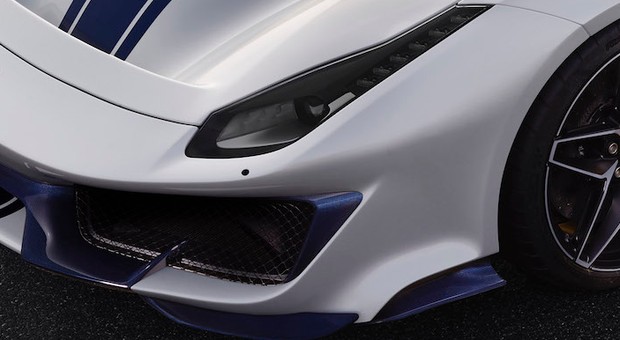 Kuba Wojewódzki pokazał swoje nowe Ferrari. Pod mostem