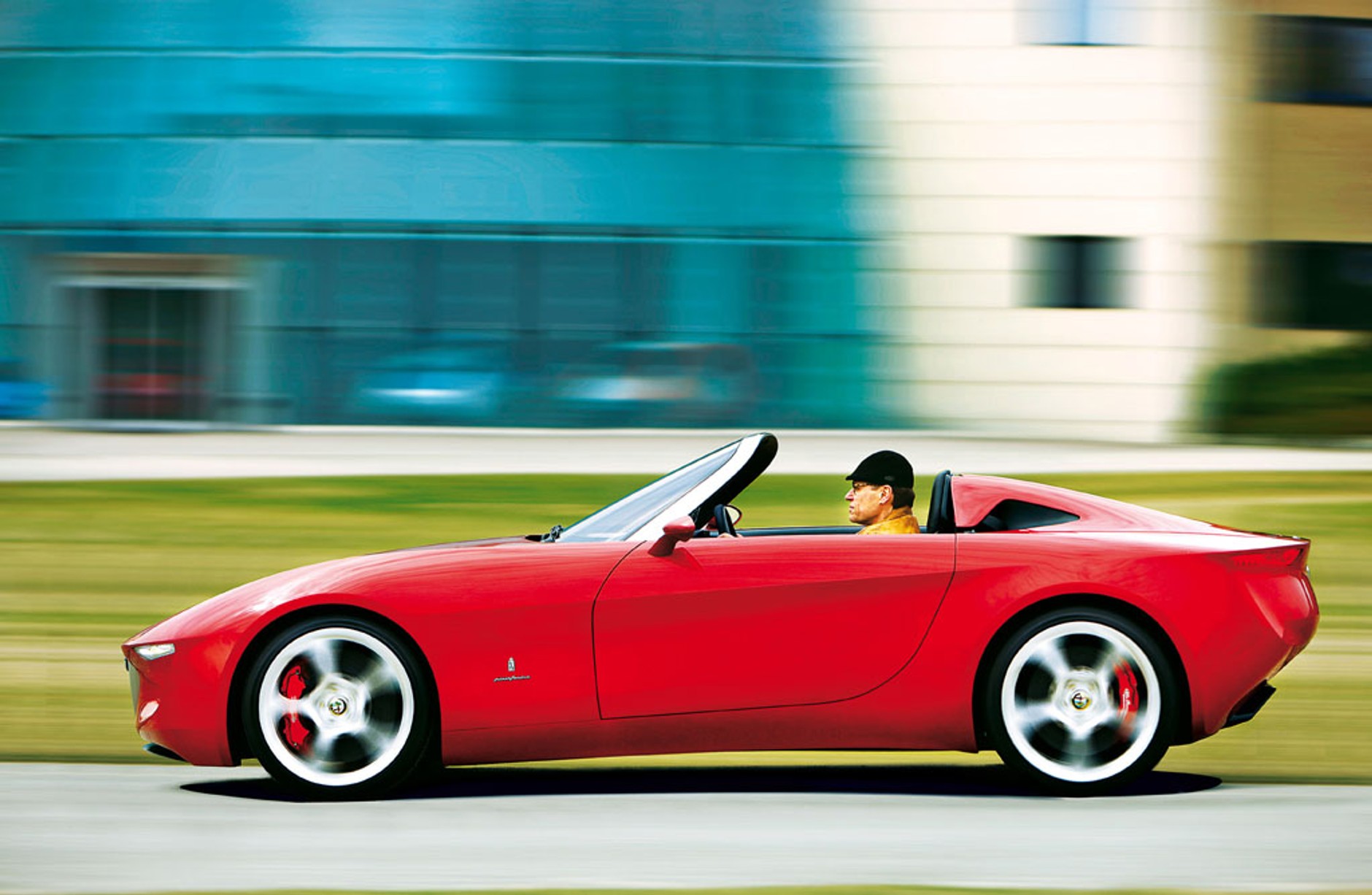 Alfa Romeo 2uettottanta: Spójrz jej w oczy