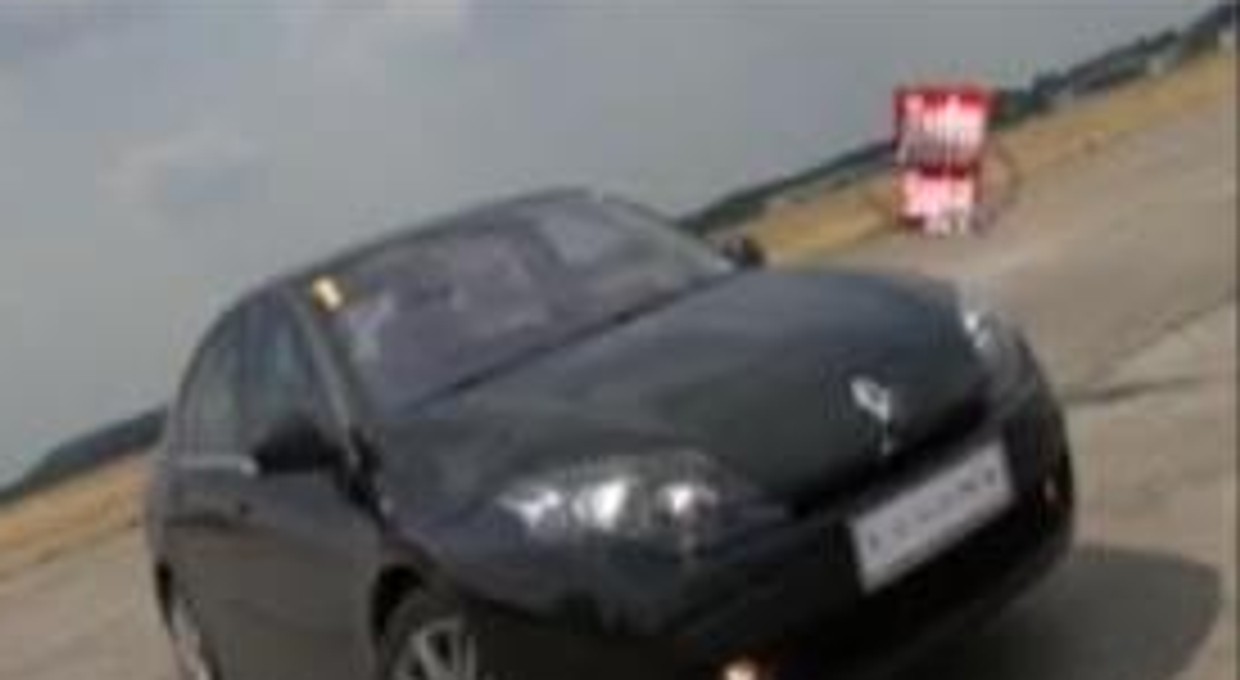 Renault Laguna GT skręca również tyłem