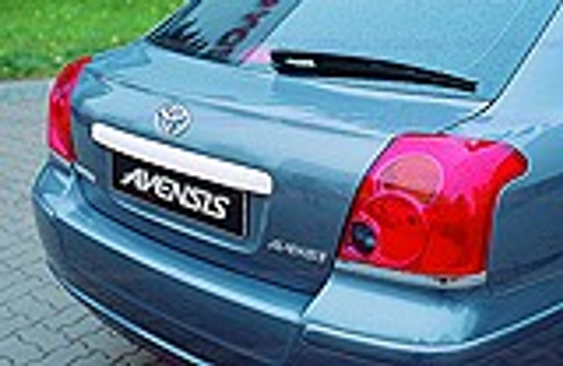 Avensis urósł