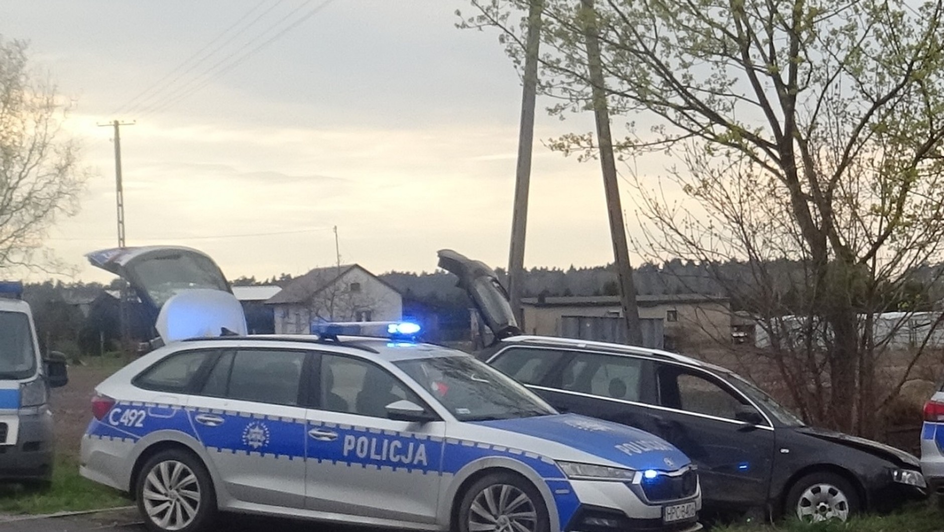 Kierujący Audi 26-latek nie zatrzymał się do kontroli — swoją ucieczkę zakończył w rowie