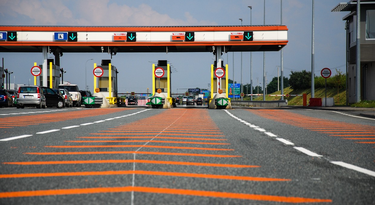 Płatne drogi w Polsce - kierowcy korzystają, państwo traci miliardy