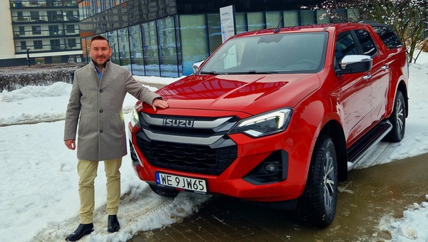 Radosław Przybyt (Country Manager Isuzu Automotive Polska) przy Isuzu D-Max