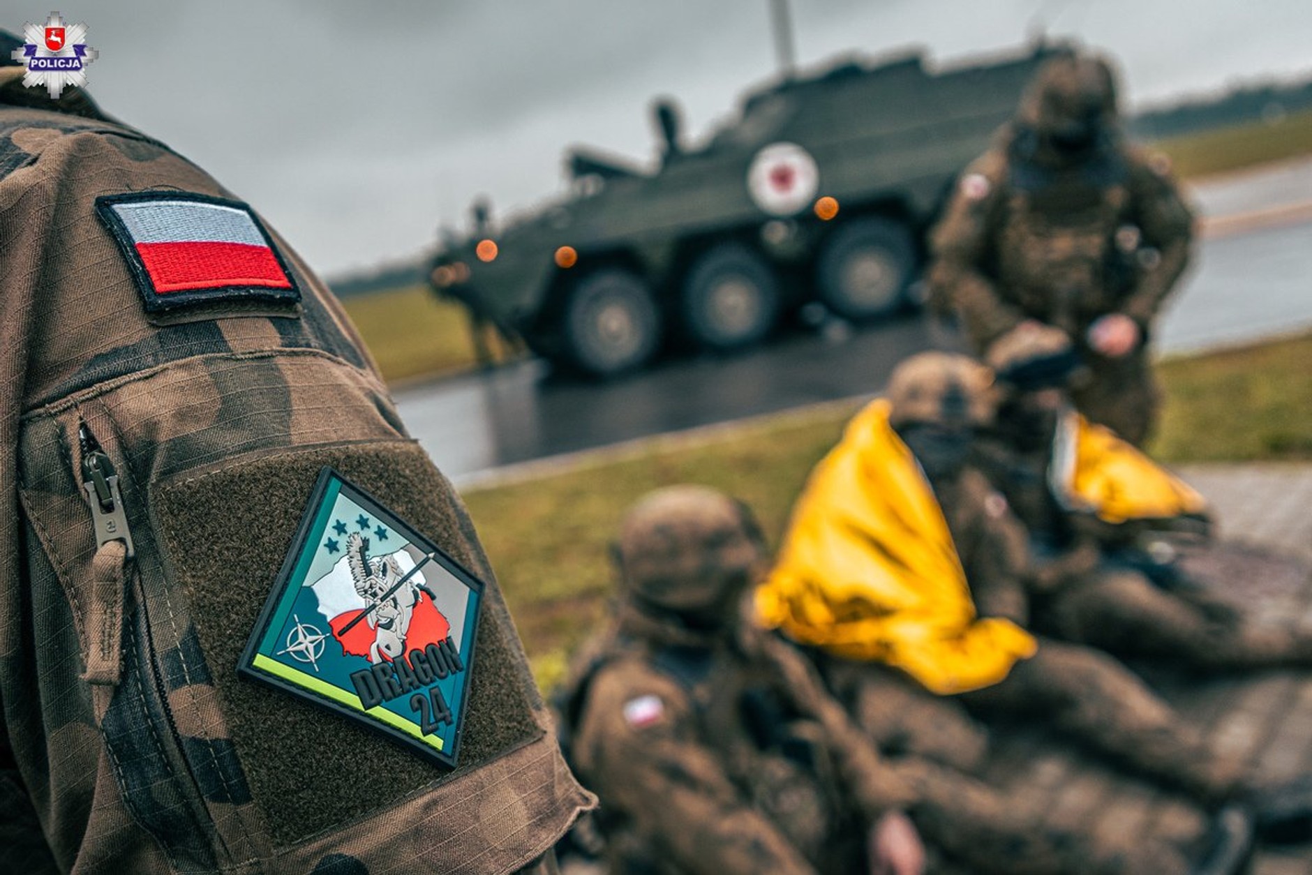 Tragiczny wypadek podczas ćwiczeń DRAGON 24. Na trasie S-19 najechały na siebie dwa transportery wojskowe