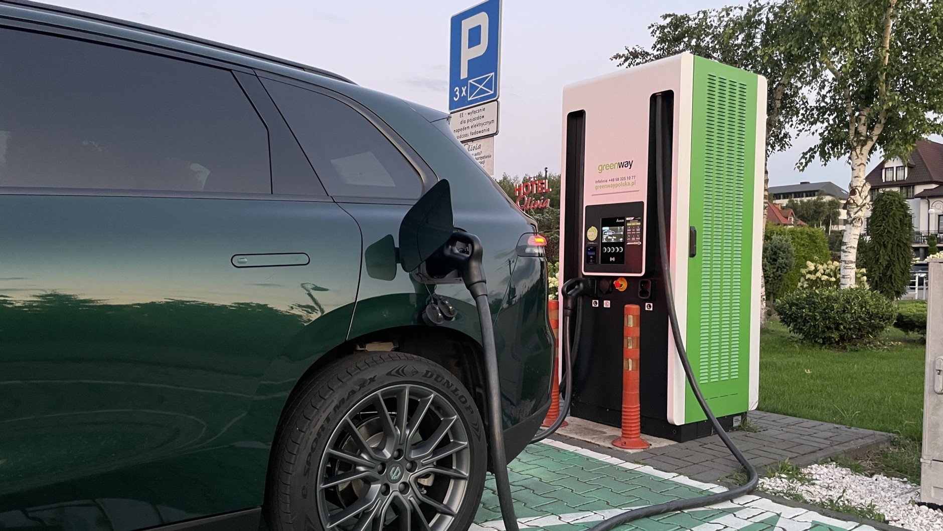 Ładowanie Leapmotora na stacji szybkiego ładowania DC