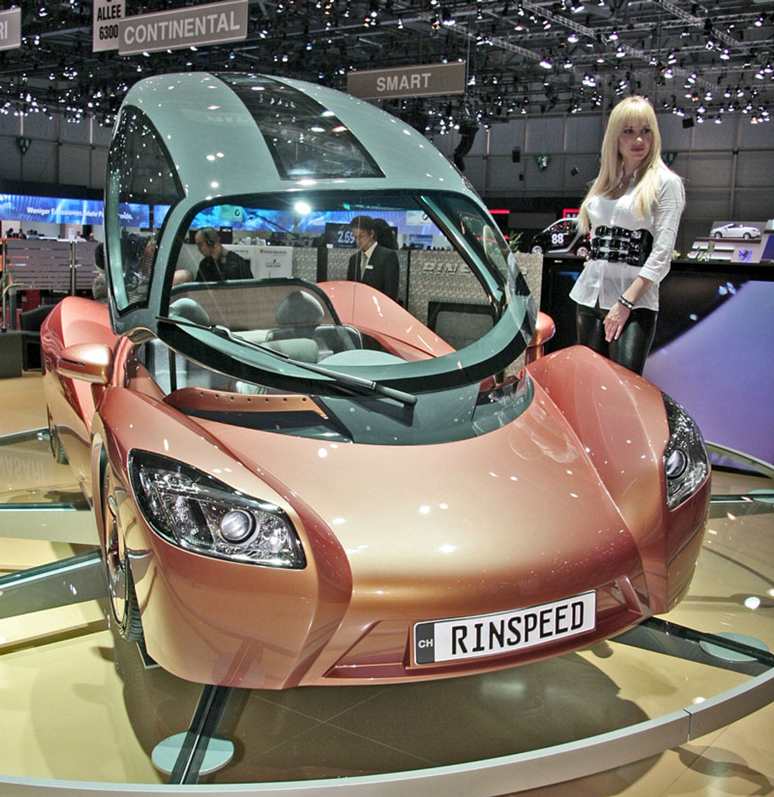 Genewa 2009: Rinspeed iChange – elektryczny bolid dla trzech osób