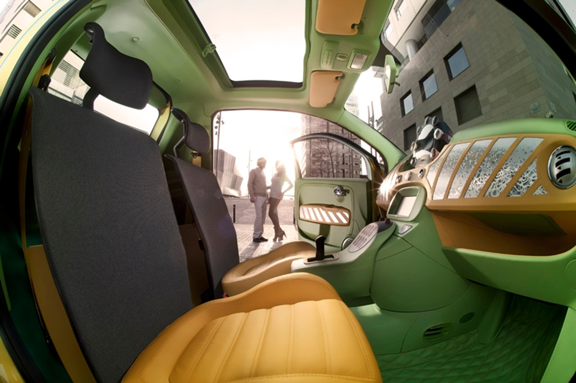 Rinspeed UC? – samochód do jazdy pociągiem