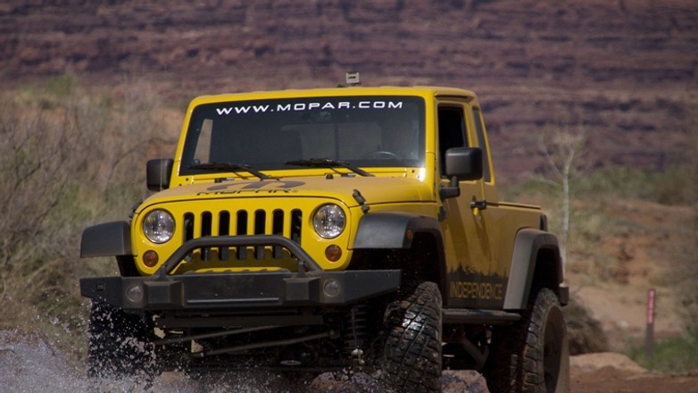 Weź śrubokręt, młotek i zrób sobie sam Jeepa Wranglera pikapa