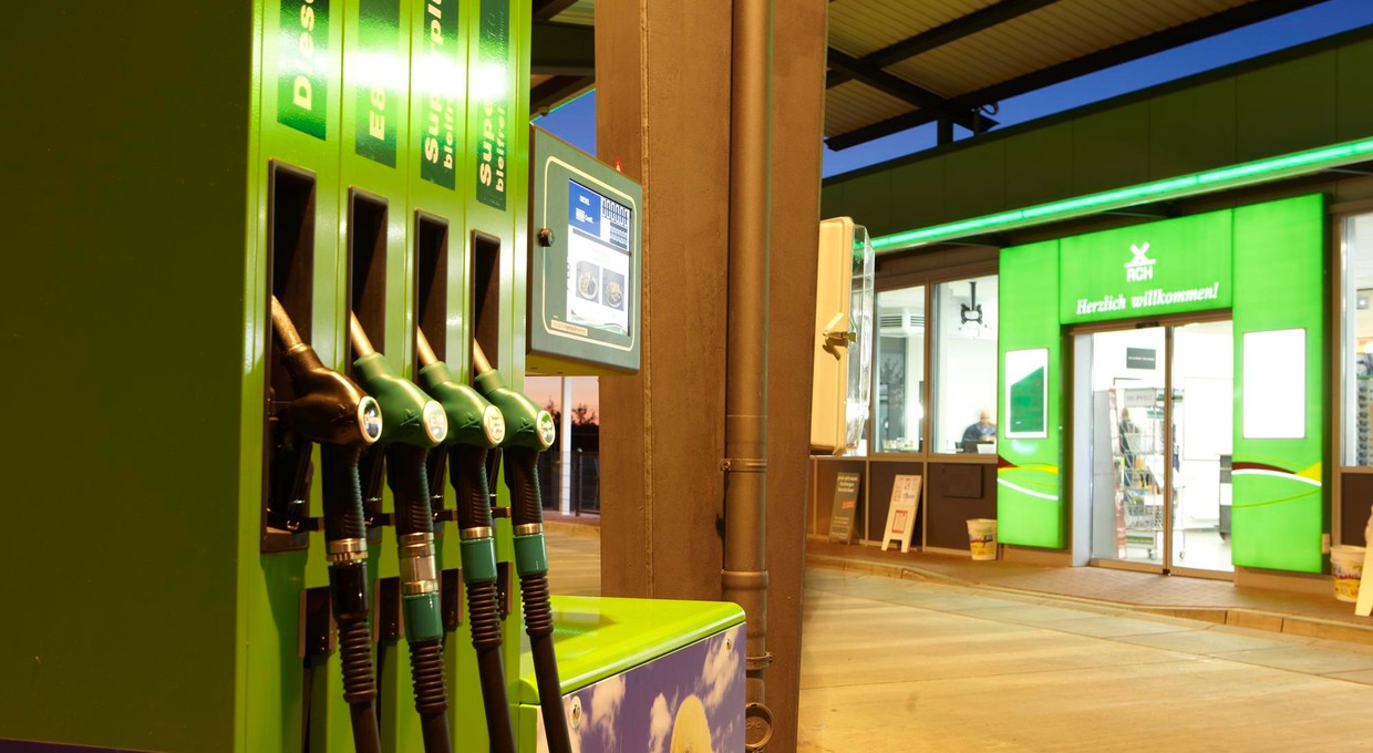 Dobre wieści dla kierowców. Ceny paliw nadal spadają