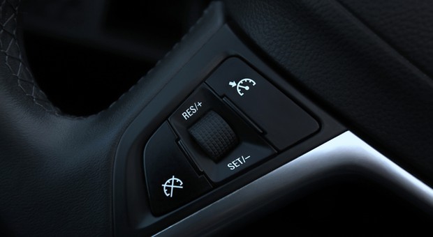 Ta funkcja to legalny antyradar. Ma ją prawie każde nowe auto