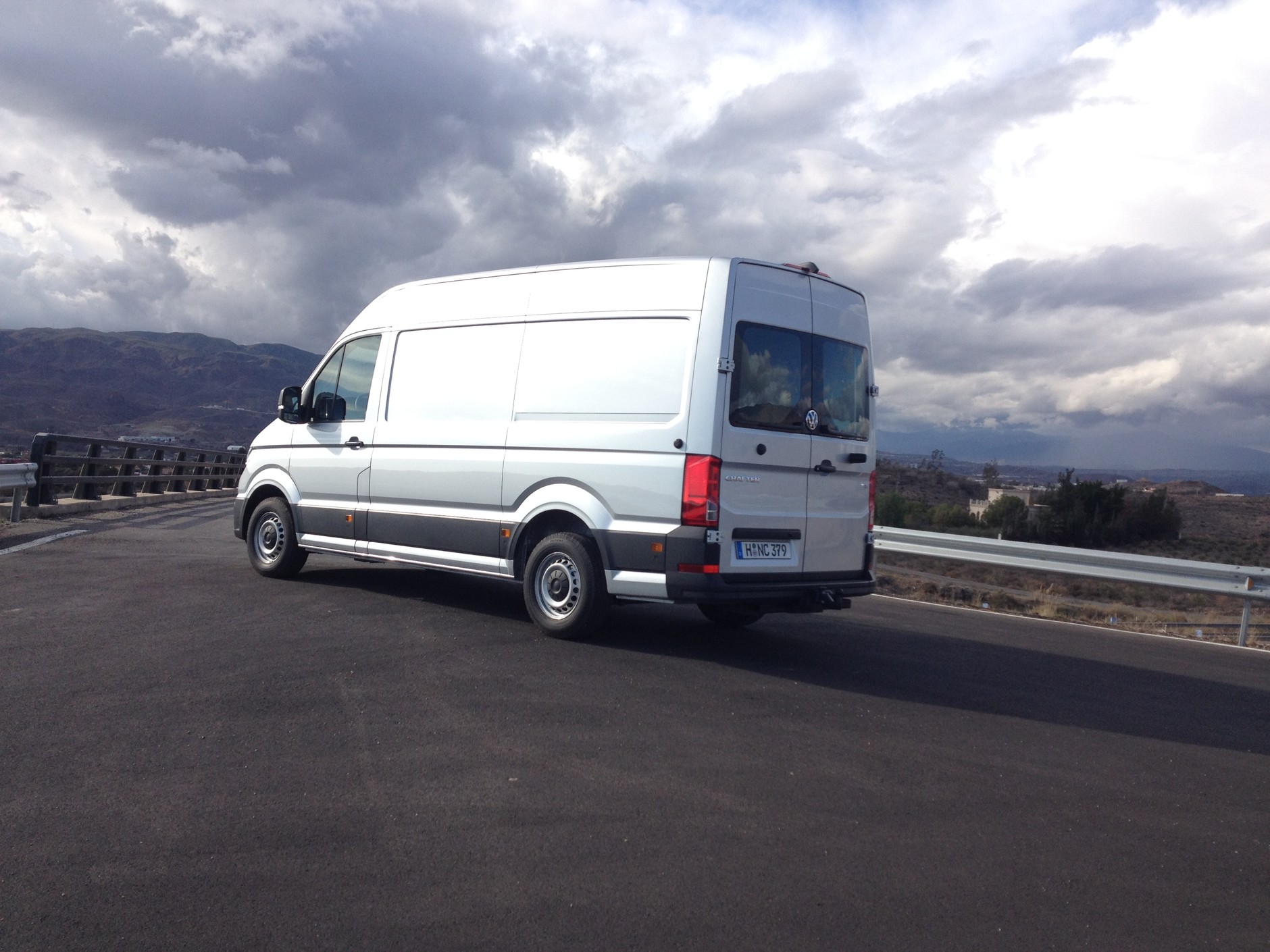 Nowy Volkswagen Crafter. Dostawczak naszpikowany elektroniką.