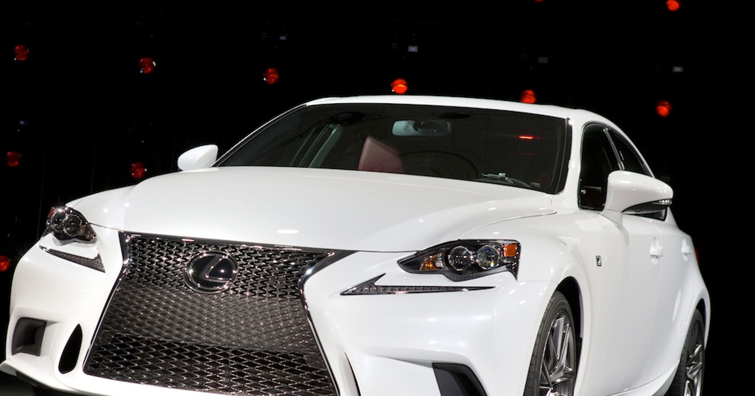 Lexus IS 300H: hybrydowy, ale jednak sportowy