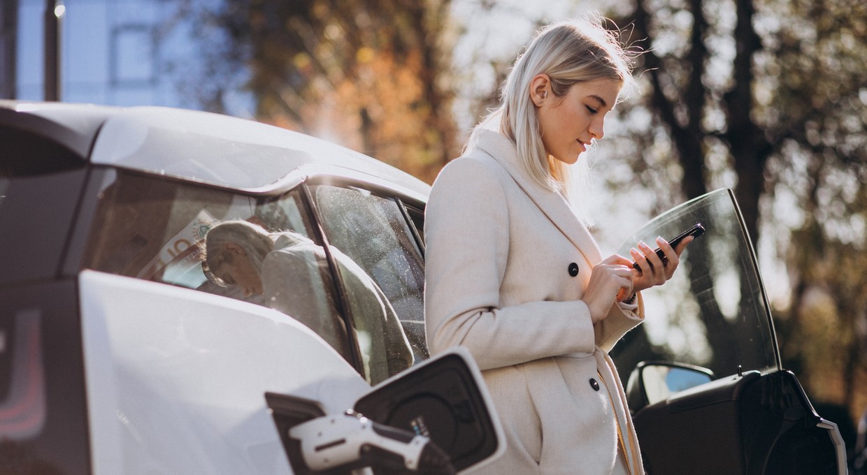 Chce zakazu darmowych ładowarek samochodowych. Odpuści pod jednym warunkiem