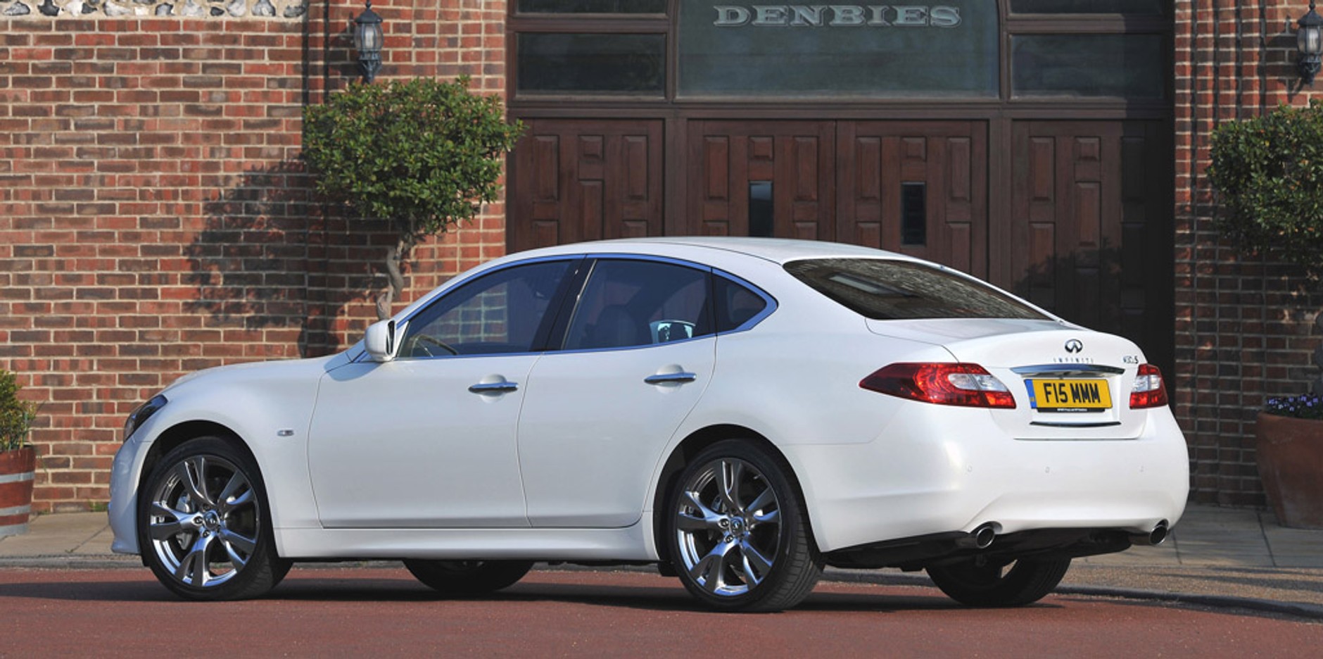 Infiniti M37: Limuzyna ze sportowym sznytem