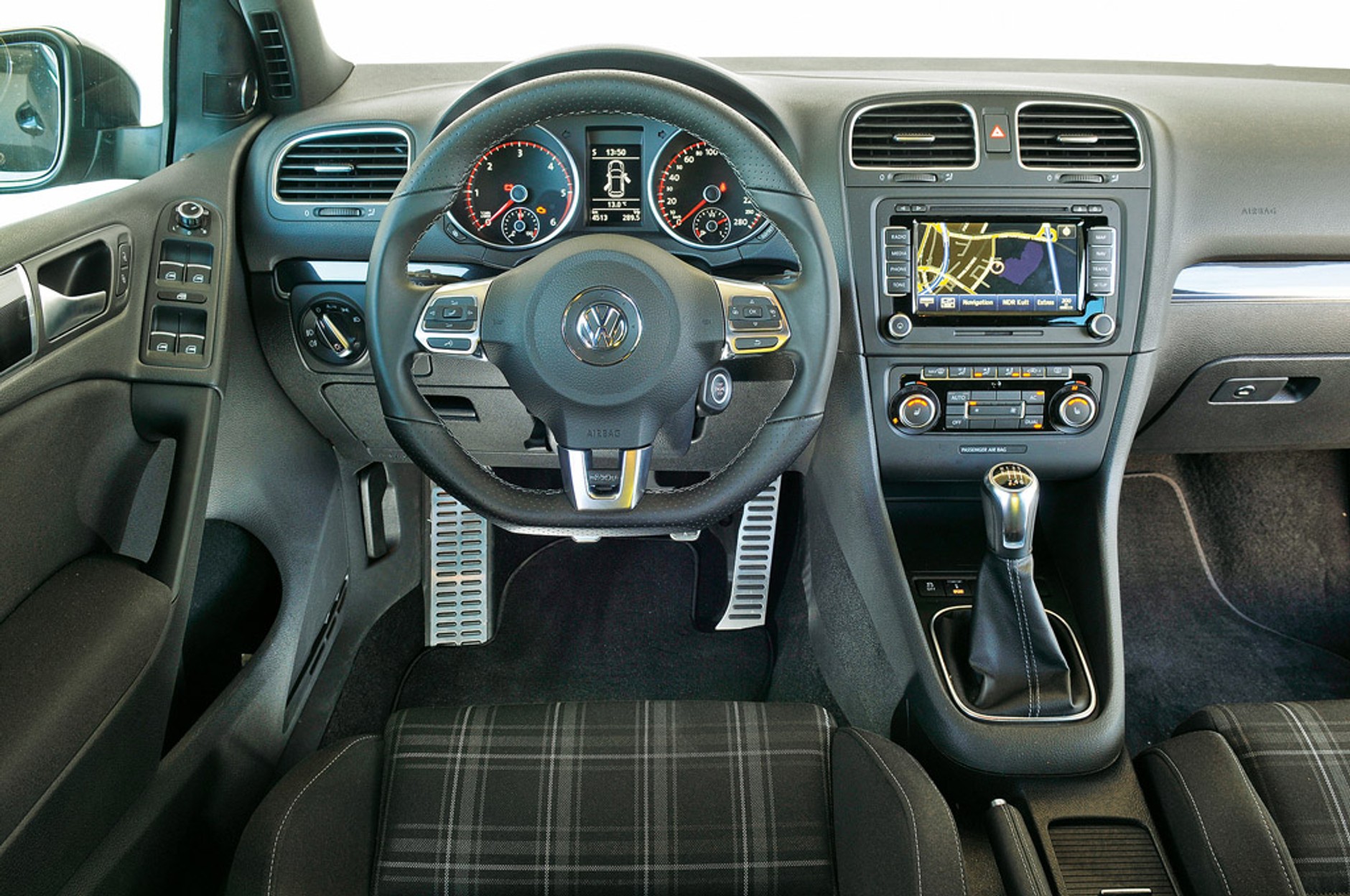 Focus kontra Astra i Golf: sprawdzamy czy Ford wyprzedzi konkurencję?