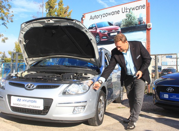 Kup auto jak zawodowiec: oględziny lakieru