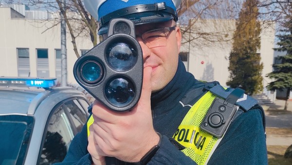 Odpowiedź zatrzymanego kierowcy rozbroiła policjantów