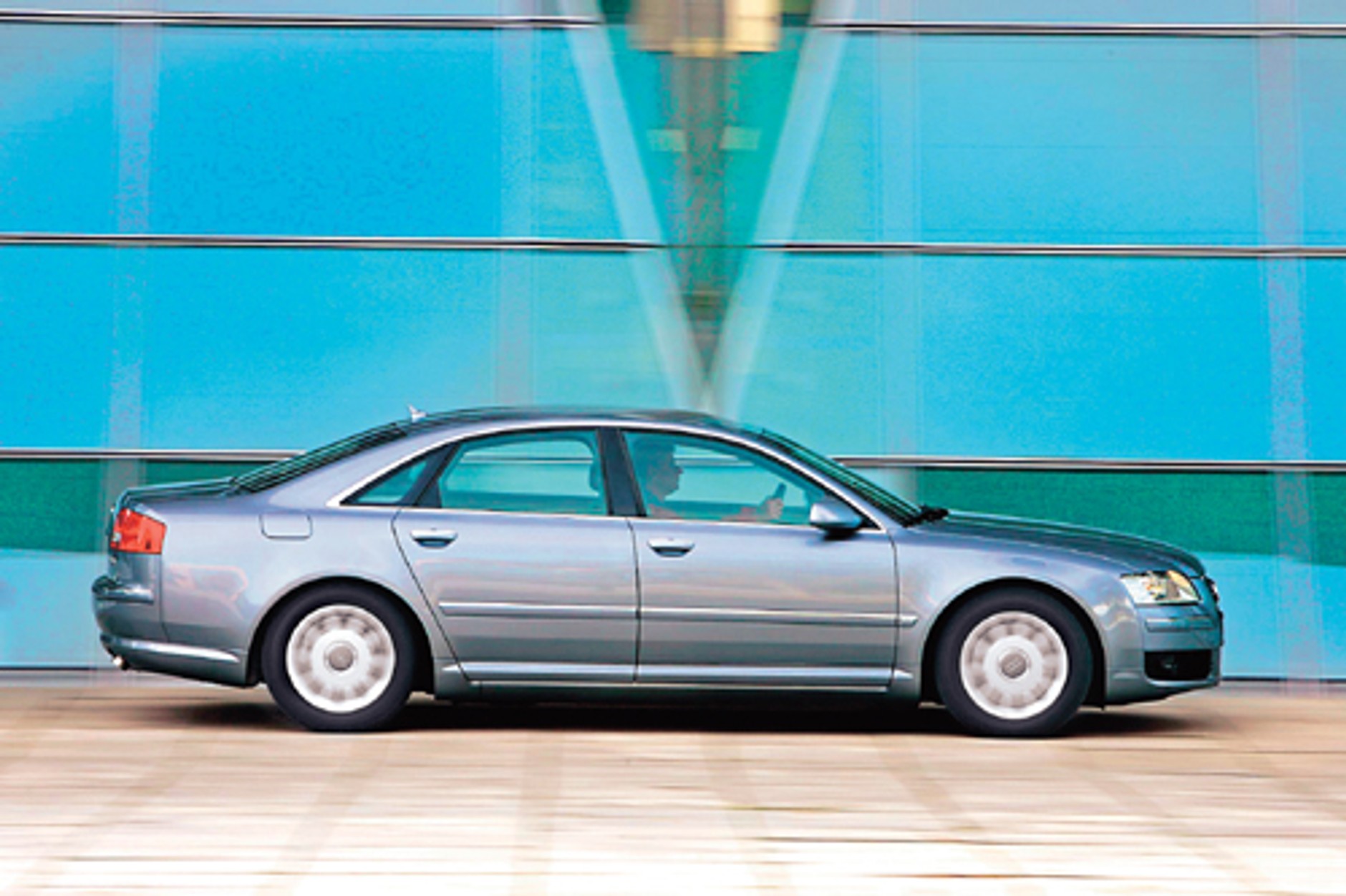 Audi A8, Mercedes klasy S, BMW 7 kontra Lexus LS 600h - Z widokiem na sukces