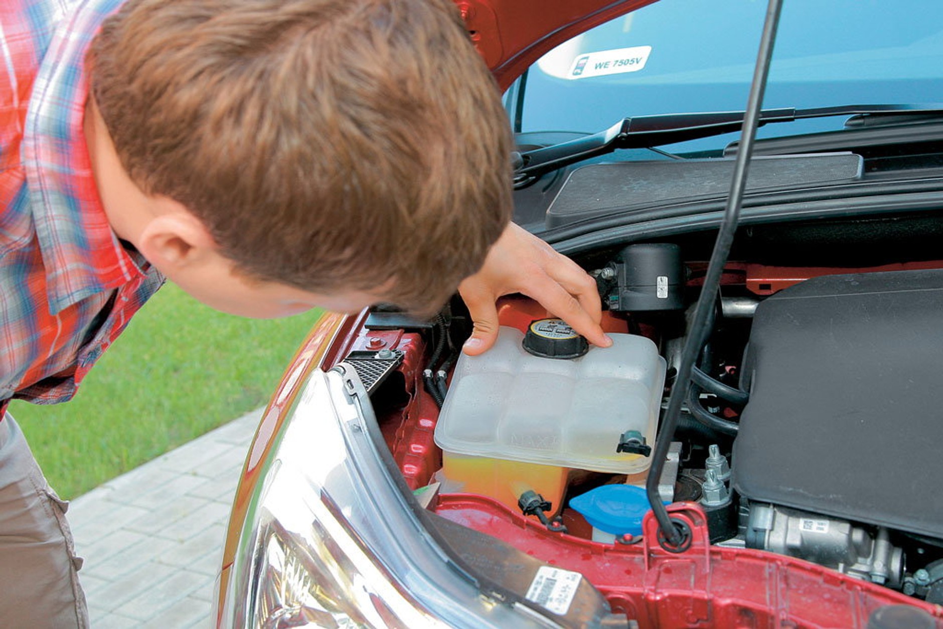 „Bąblowanie”, wyrzucanie płynu