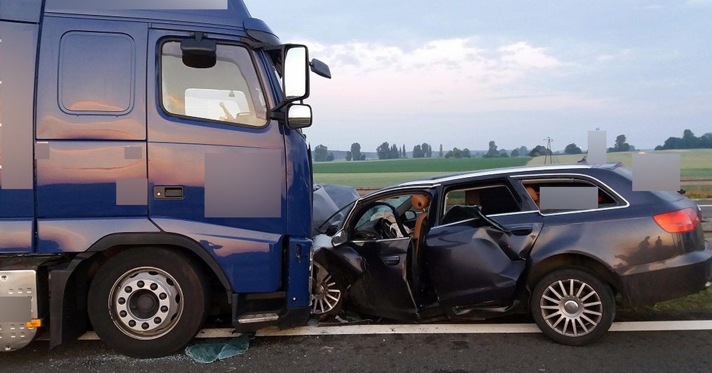 Zderzenie Audi z TIR-em