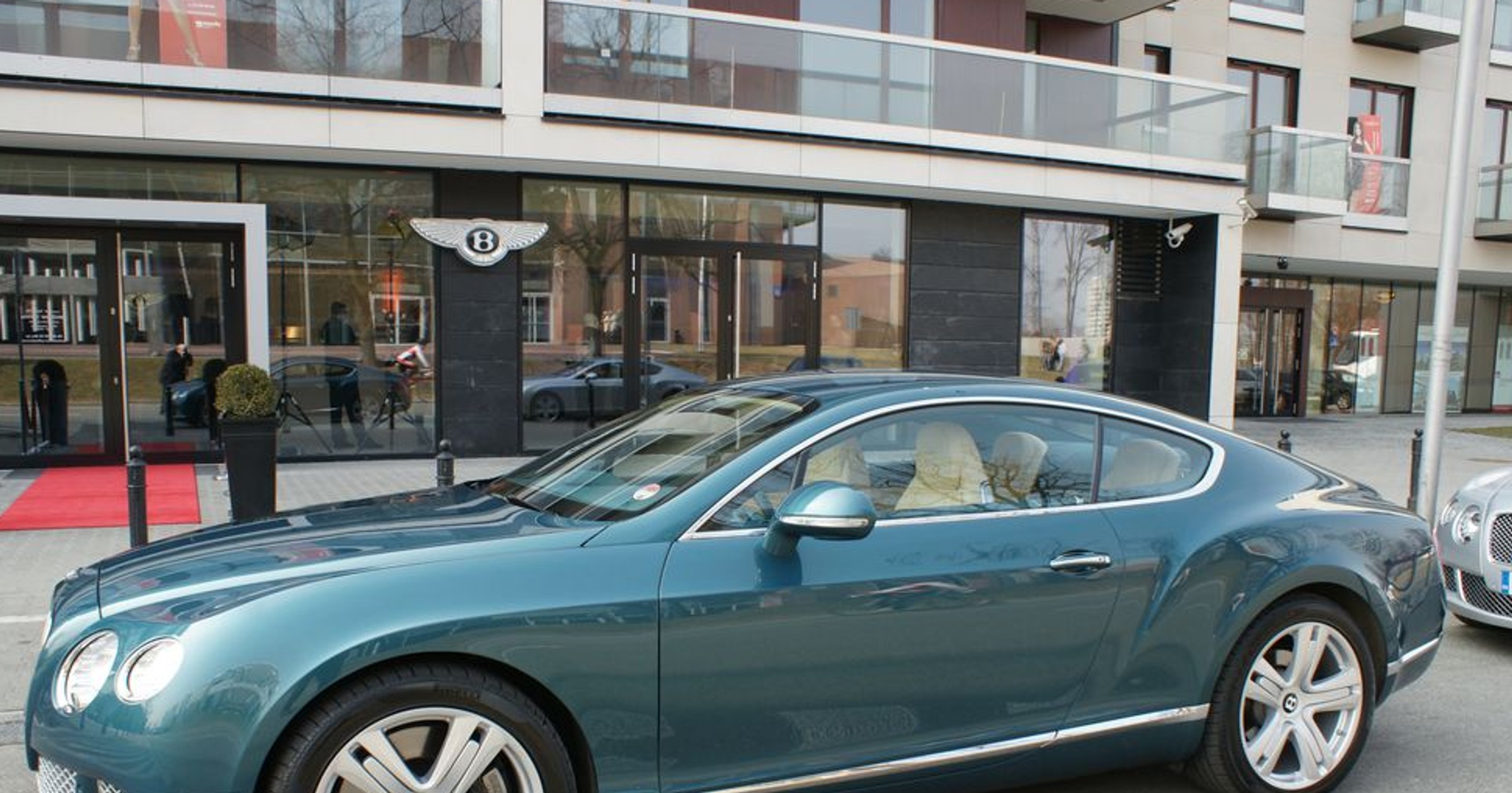 Nowy salon Bentleya zaprasza do Warszawy