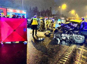 To musiało się tak skończyć. Wjechał pod prąd na S7 i doprowadził do wypadku
