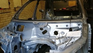 Policja odzyskała skradzione auto, niestety już w częściach