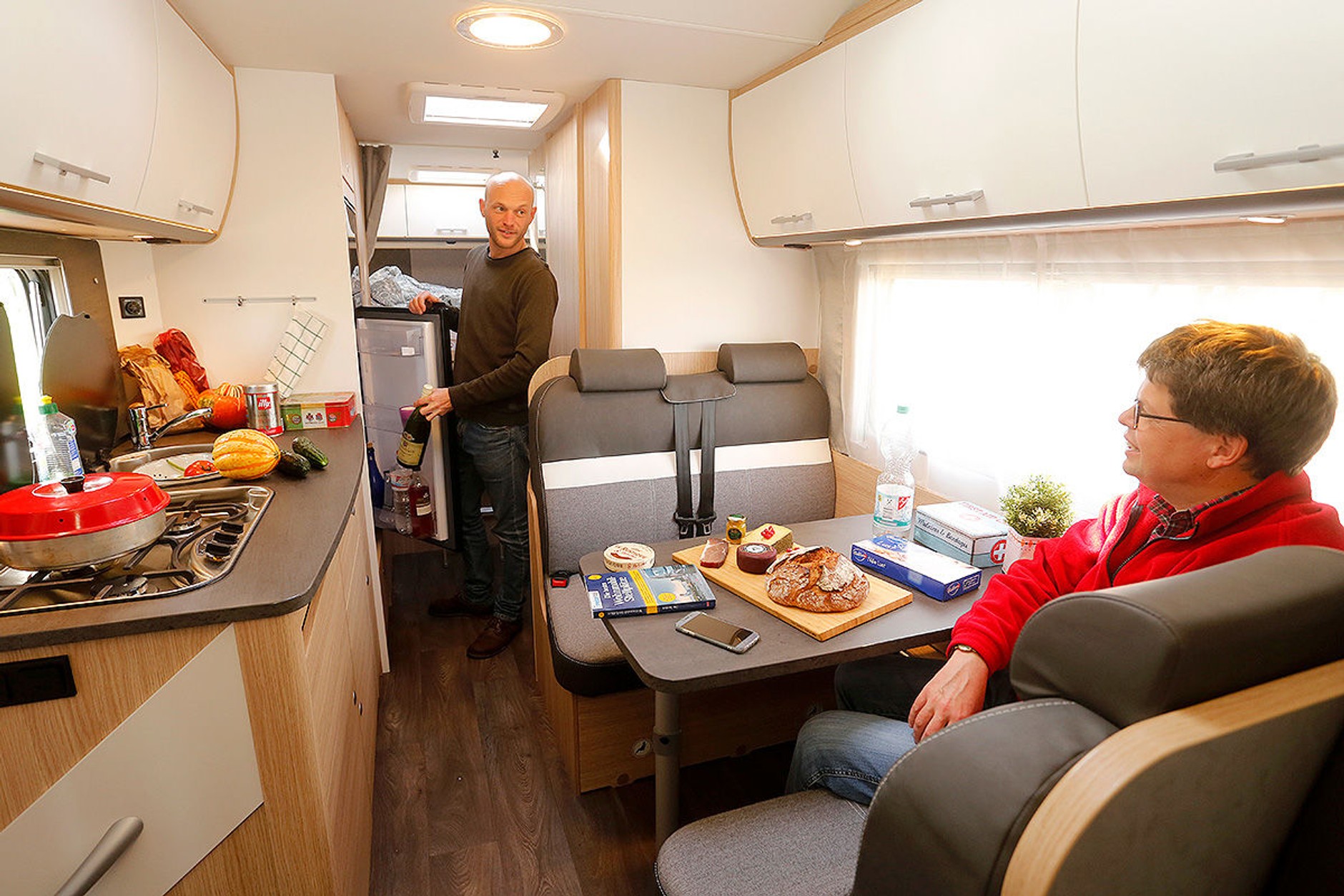 Porównanie czterech rodzajów kamperów (Sunlight A 70)