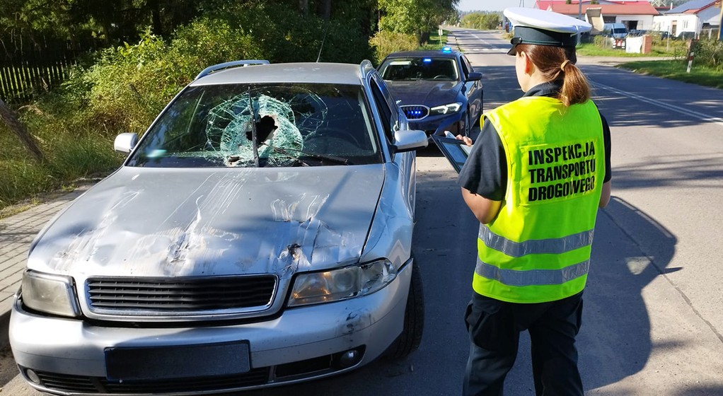 Kierowca Audi prowadził mimo wielkiej dziury w szybie