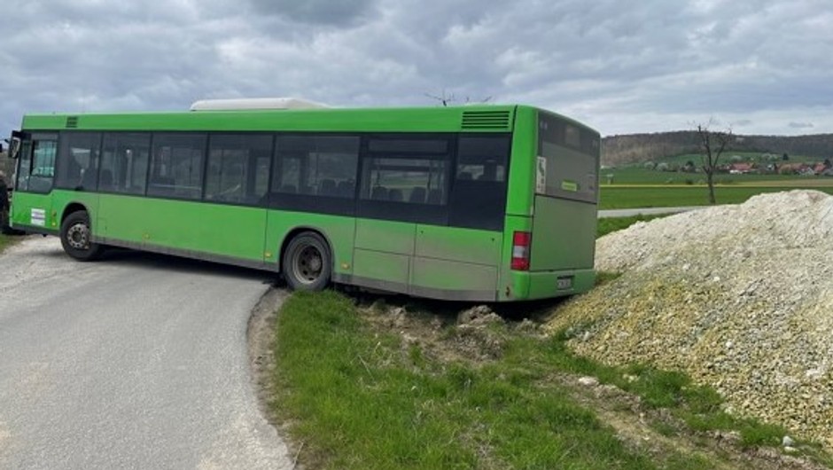 W 1,5 godziny kierowca autobusu trzykrotnie wypadł z drogi