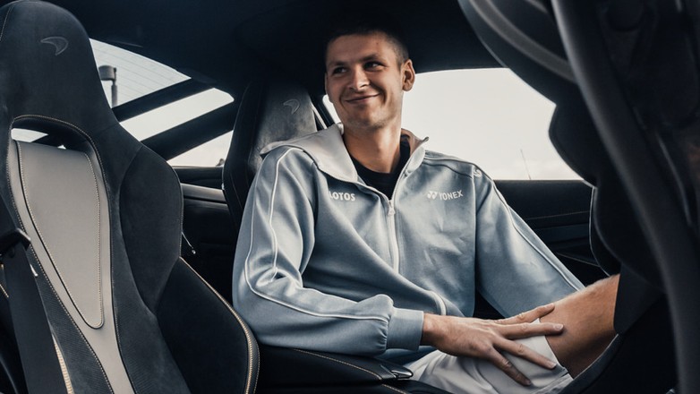 Hubert Hurkacz w McLarenie 720S