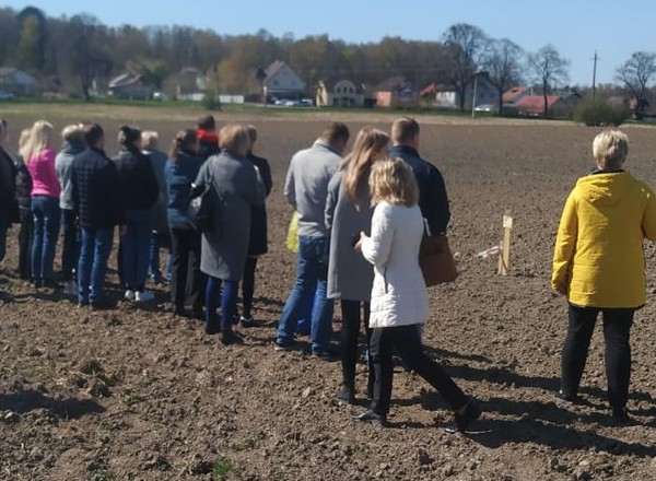 Rosyjski Awtotor montował m.in. BMW, a teraz rozdaje pracownikom ogródki działkowe
