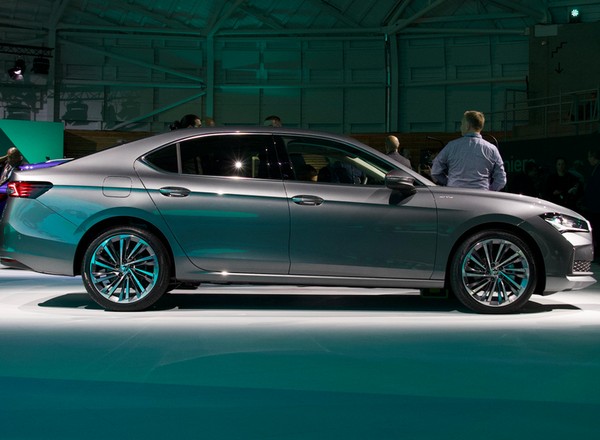 Nowa Skoda Superb mocno "staniała" w Polsce. To efekt wprowadzenia nowych wersji