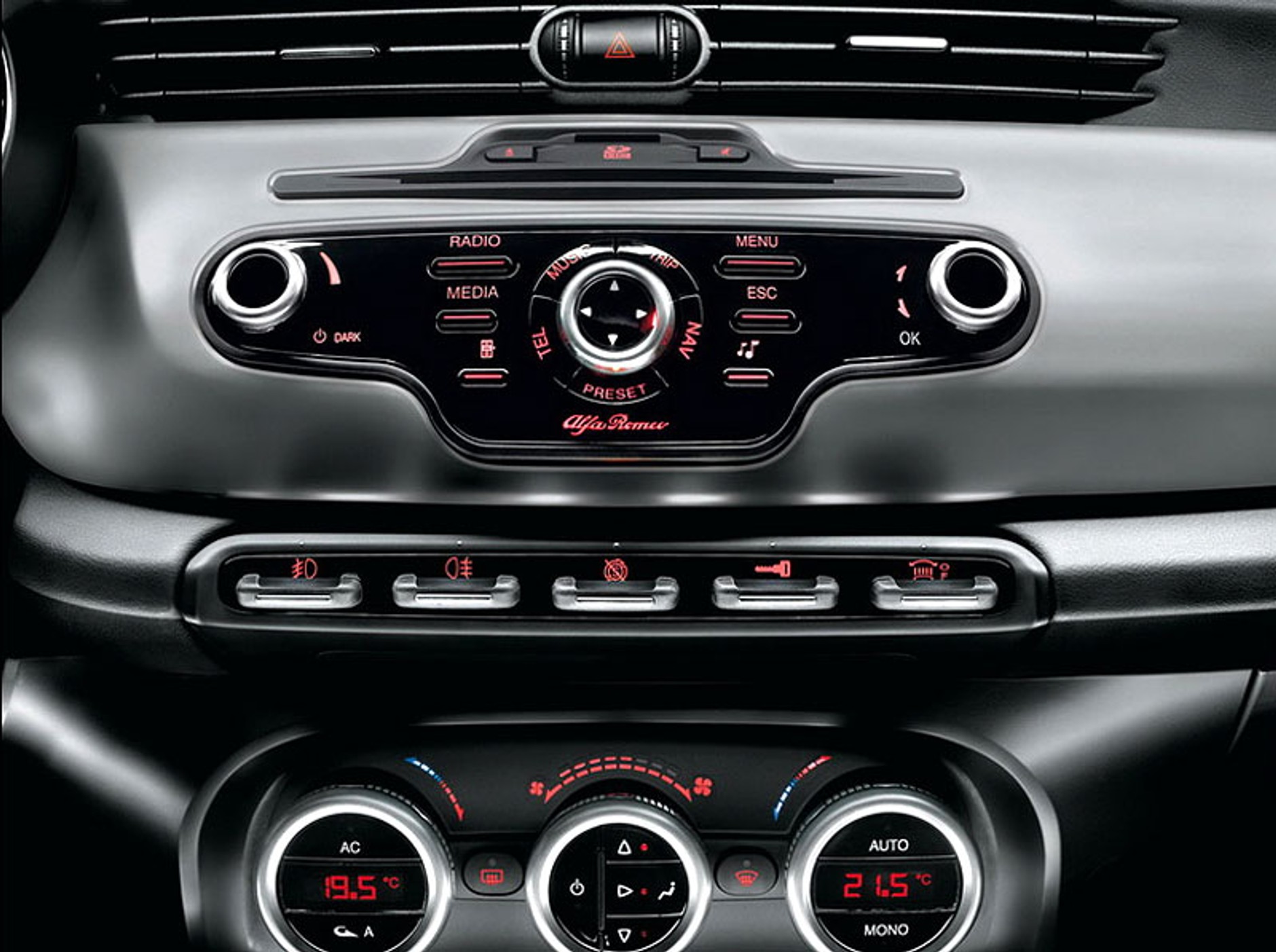 Alfa Romeo Giulietta: wnętrze i nowe zdjęcia