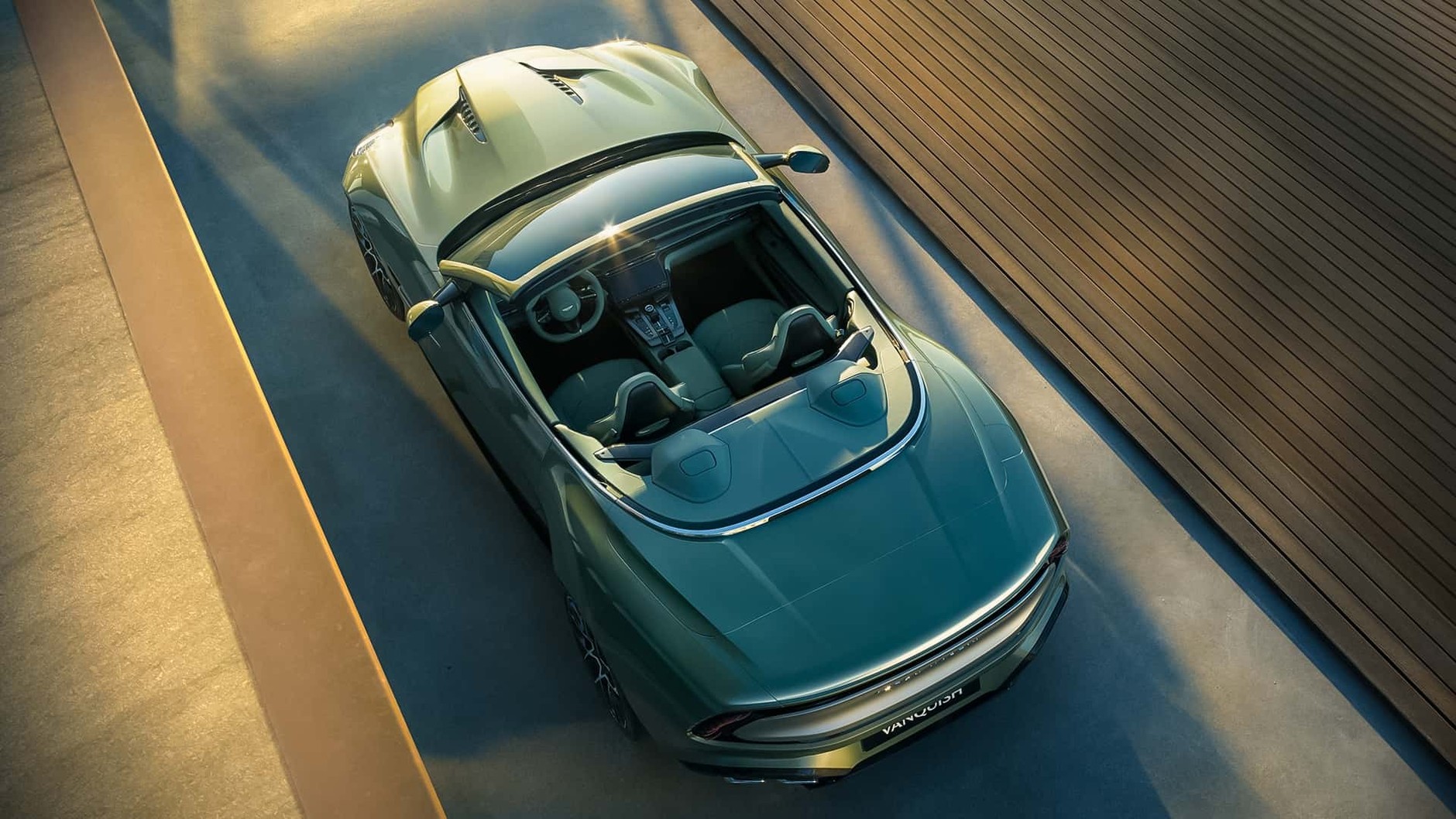 Aston Martin Vanquish Volante 2025