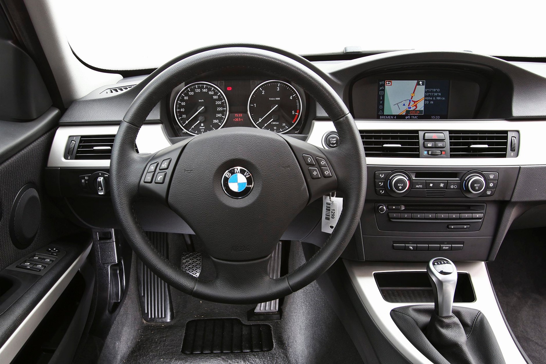 Nie uwierzysz, ale te auta mają 13 lub więcej lat! BMW 318d Touring 2009, Typ E91 LCI ( E90 )