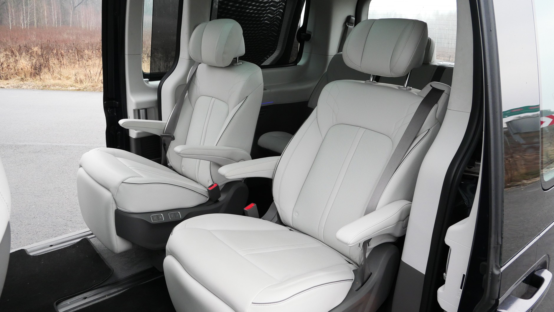 Hyundai Staria 1.6 T-GDi HEV (225 KM) Luxury