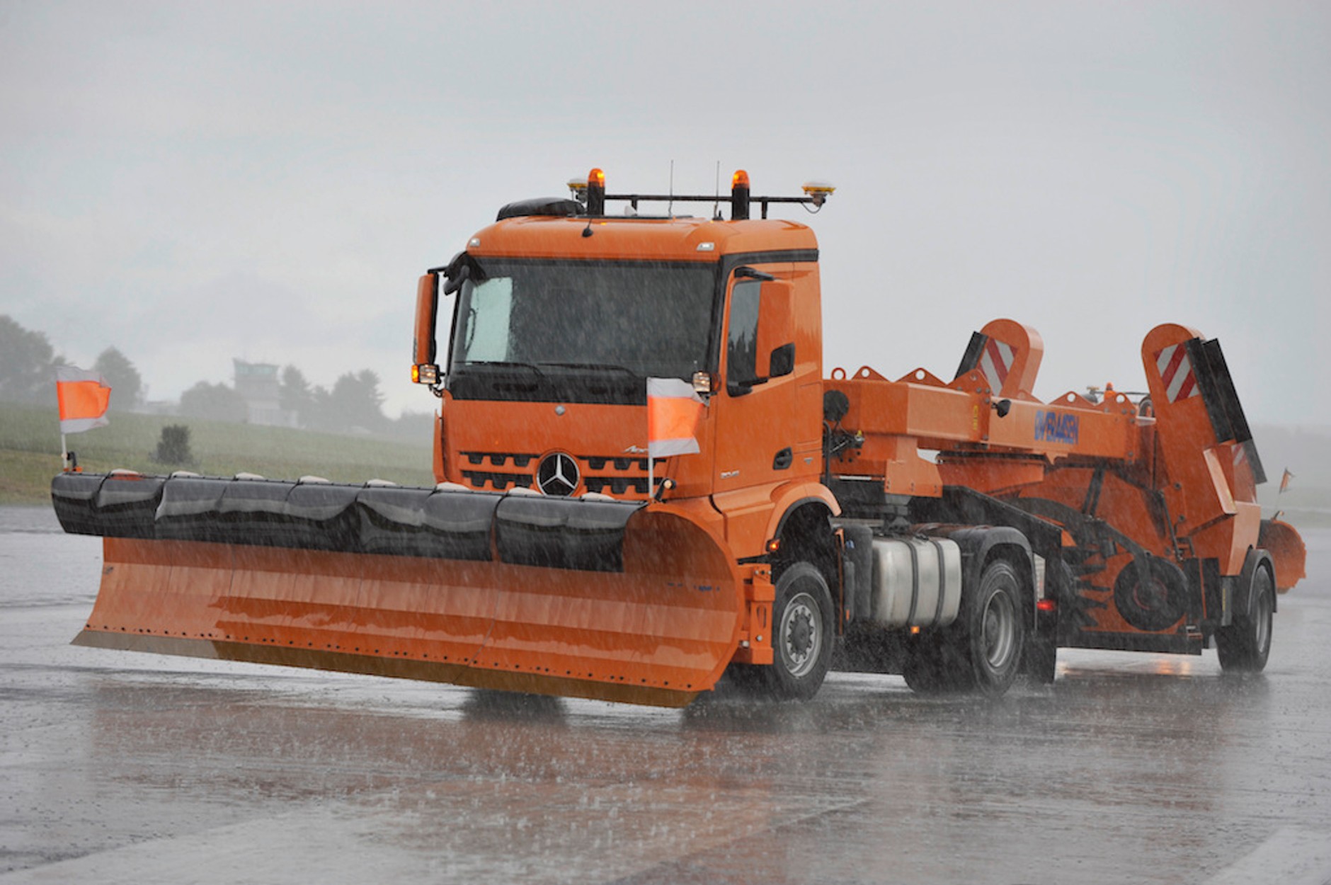Mercedes: autonomiczne odśnieżarki