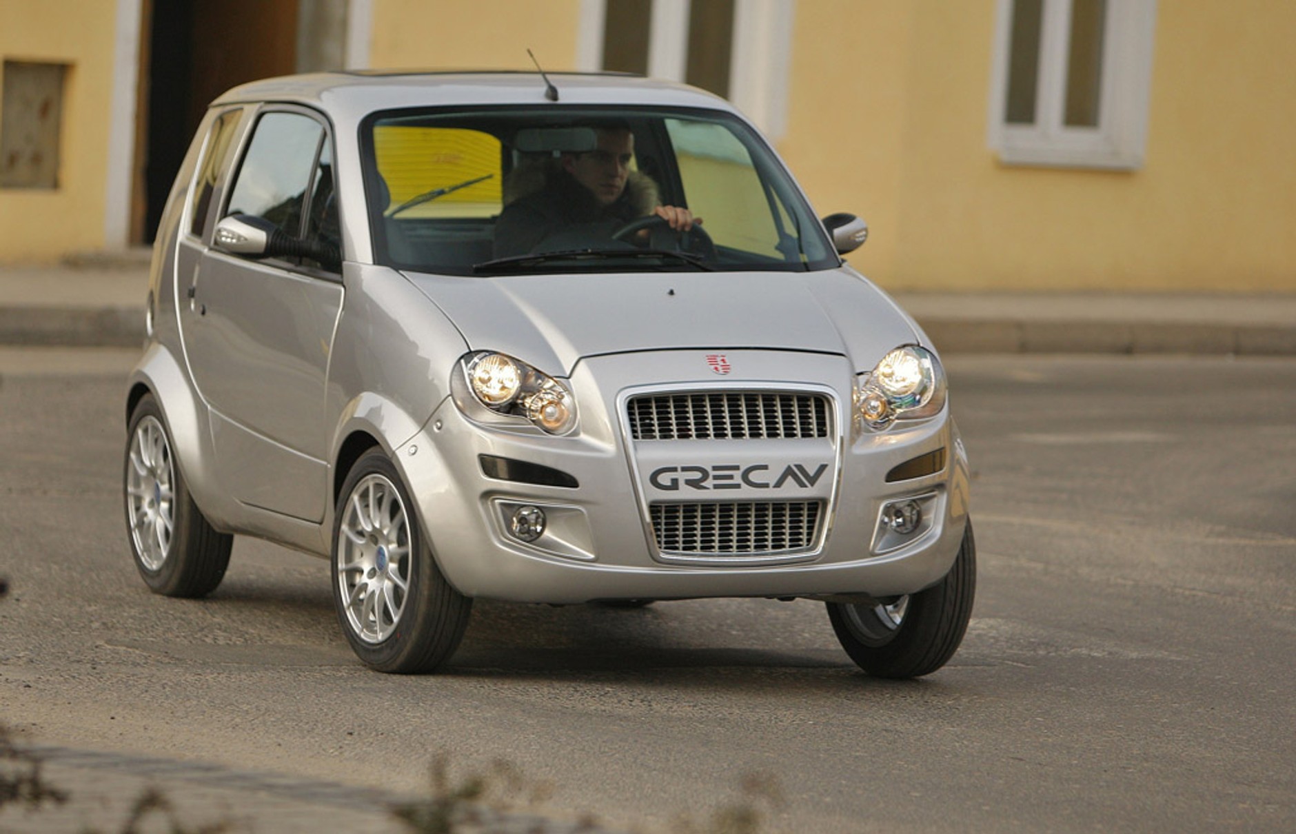 Grecav Sonique: mikrus dla nastolatków