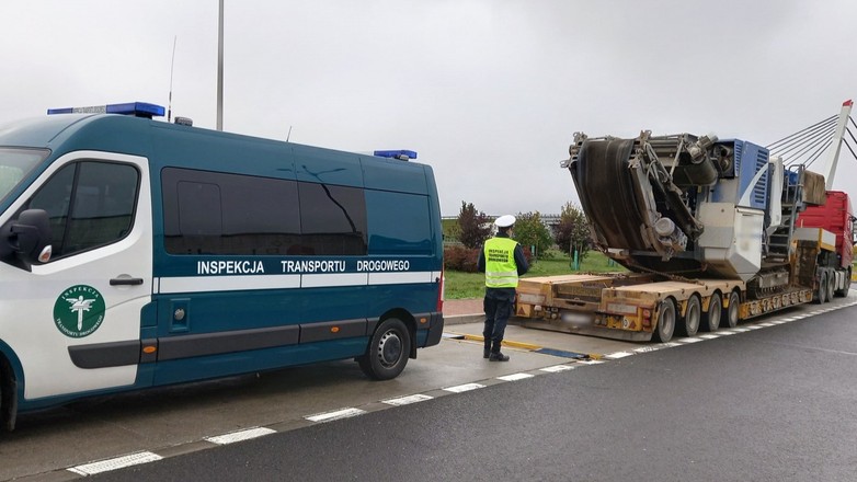 Gabaryt w punkcie kontrolnym wielkopolskiej Inspekcji Transportu Drogowego na obwodnicy Gniezna