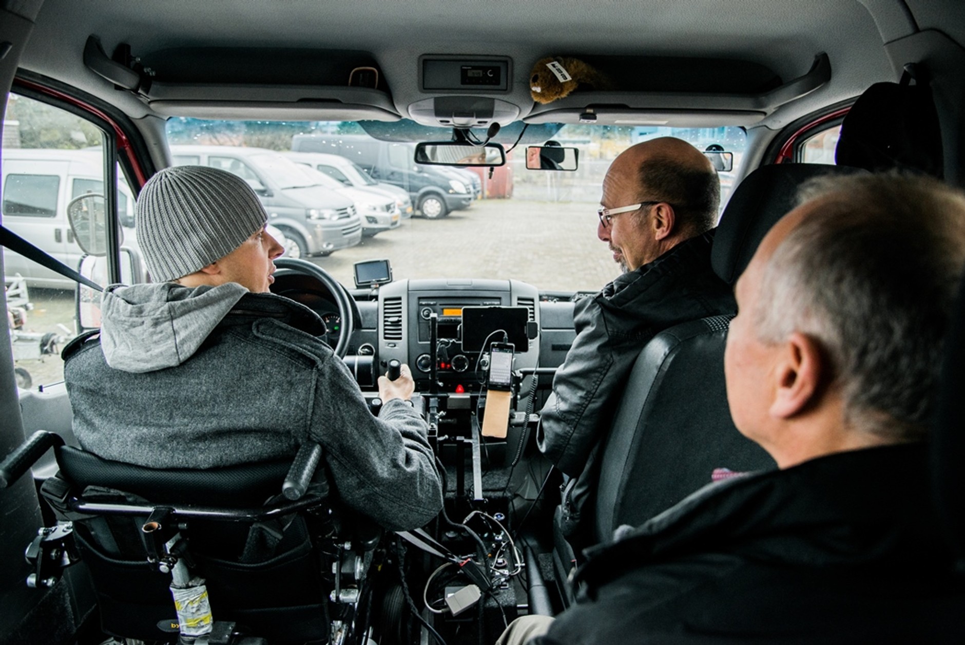 Mateusz Puszkarski i Peugeot z adaptacją dla niepełnosprawnych