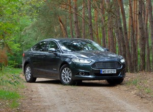 Ford Mondeo Hybrid - ciemna strona oszczędzania | TEST