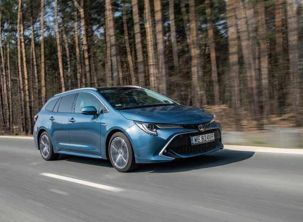 Lepsza używana Toyota Corolla czy Honda Civic? Pojedynek bezawaryjnych hitów