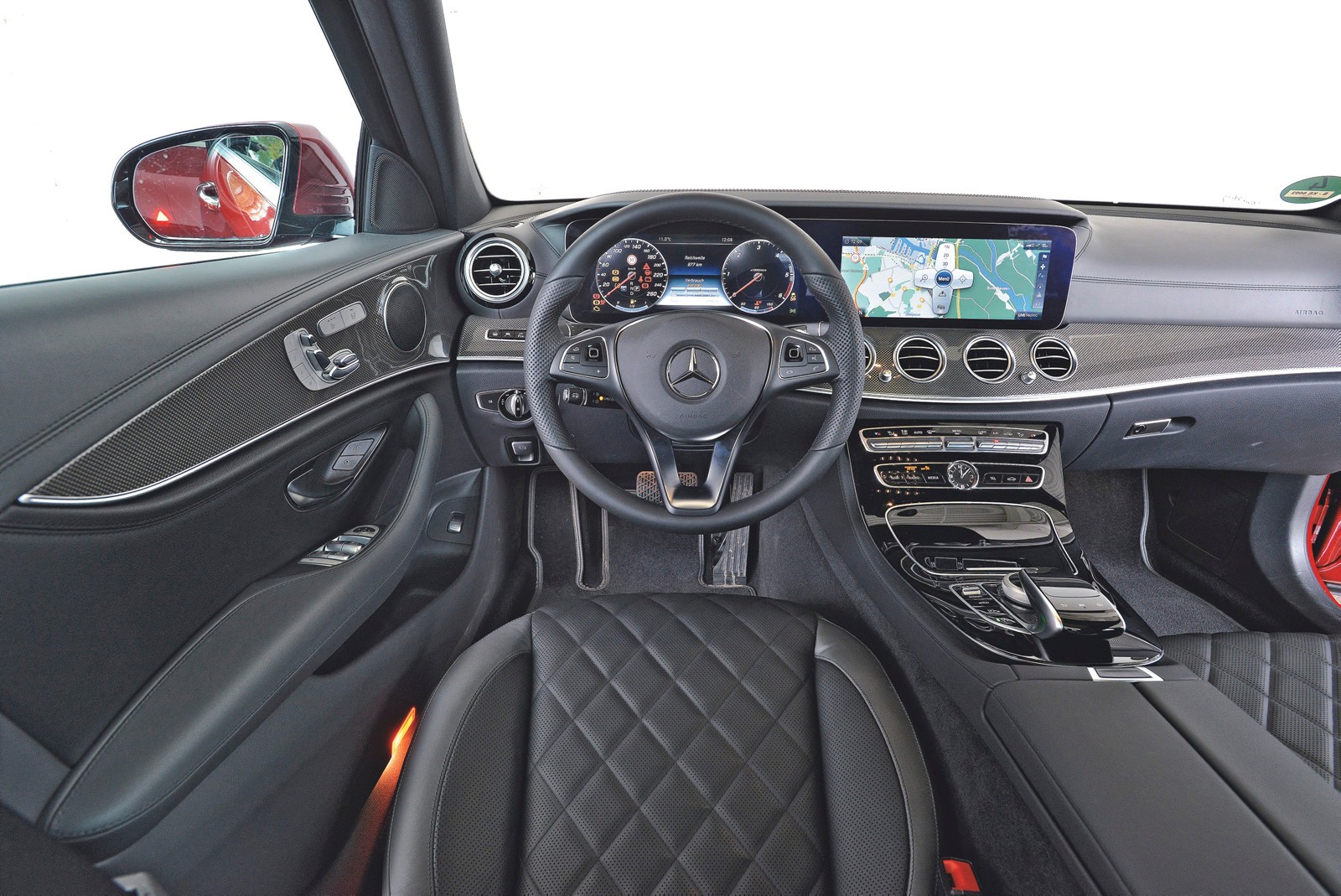 Porównanie: Mercedes E220d kontra Volvo V90 D4