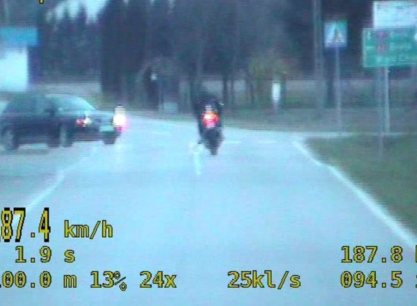Miał wykrywacz radarów w telefonie. Straci prawo jazdy i kilka tysięcy