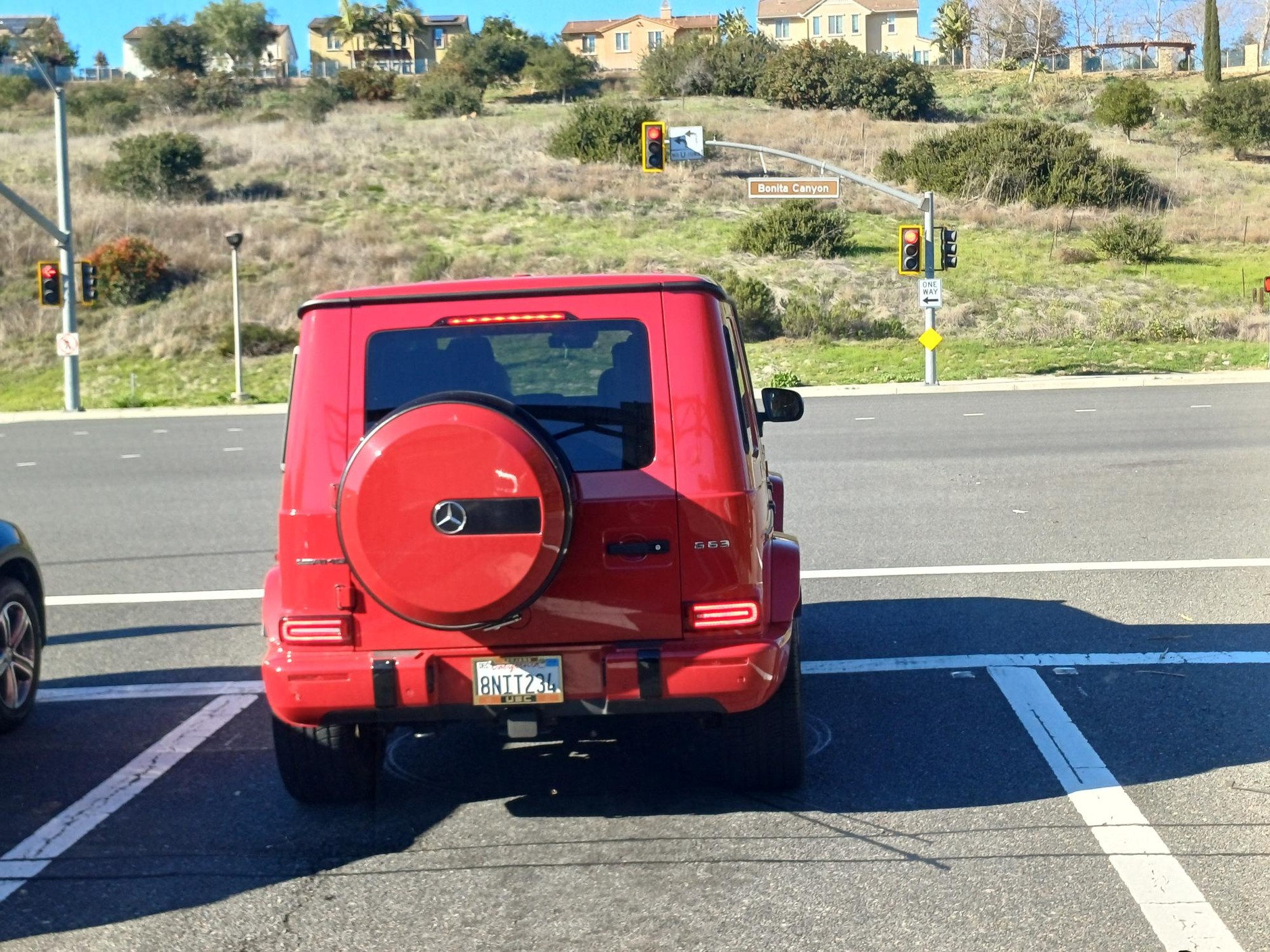 Tesla Cybertruck i inne auta w Kalifornii