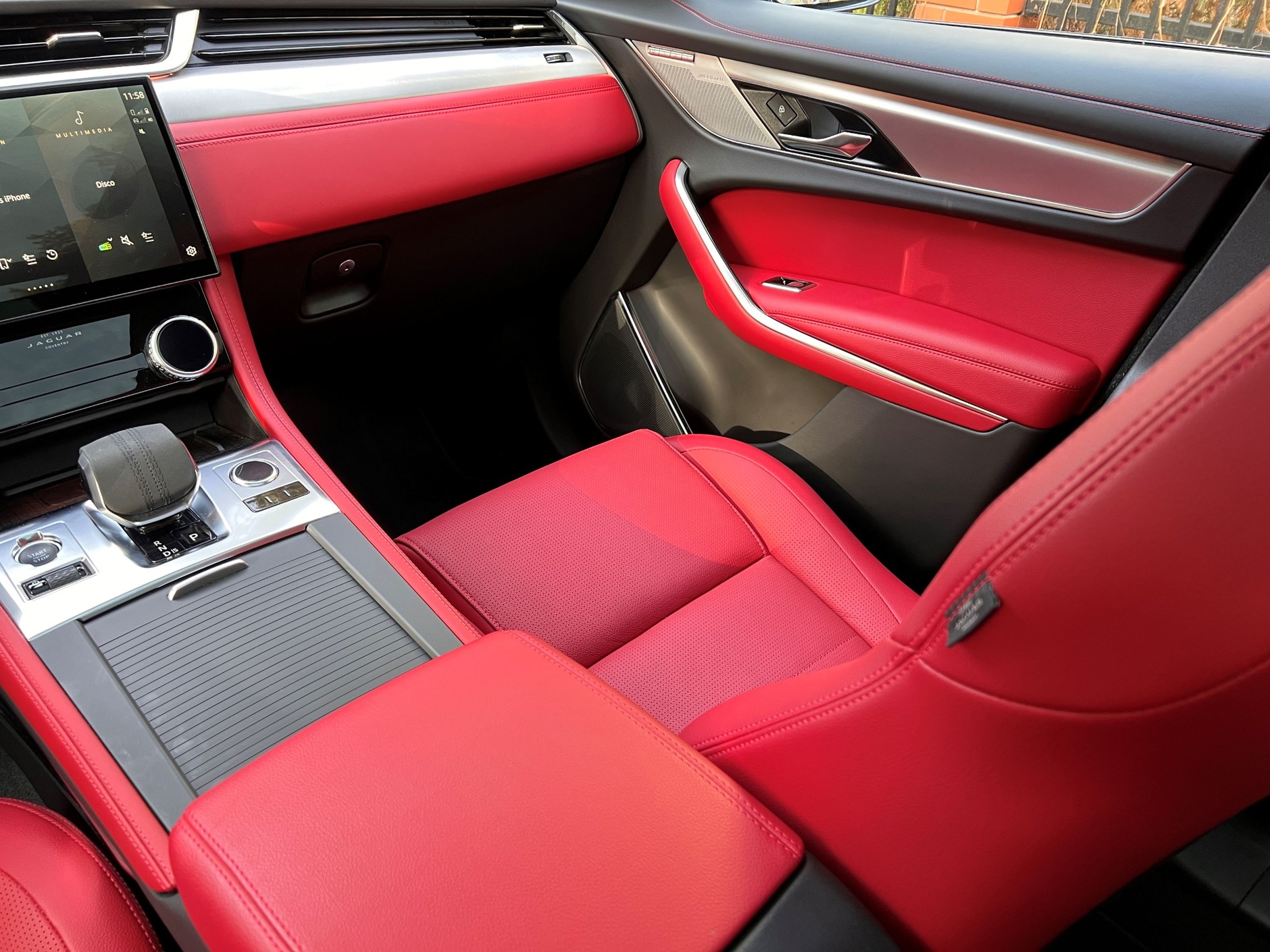 Jaguar F-Pace P400