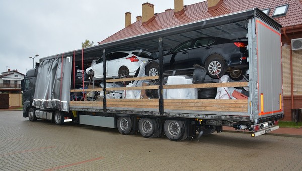 Poza autami przewoził kradzione części do BMW. Litewski kierowca wpadł na granicy