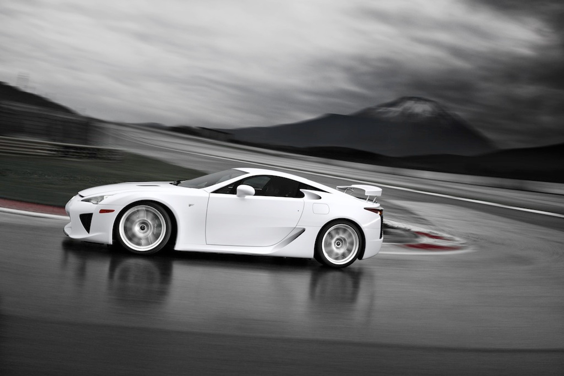 Koniec produkcji Lexusa LFA