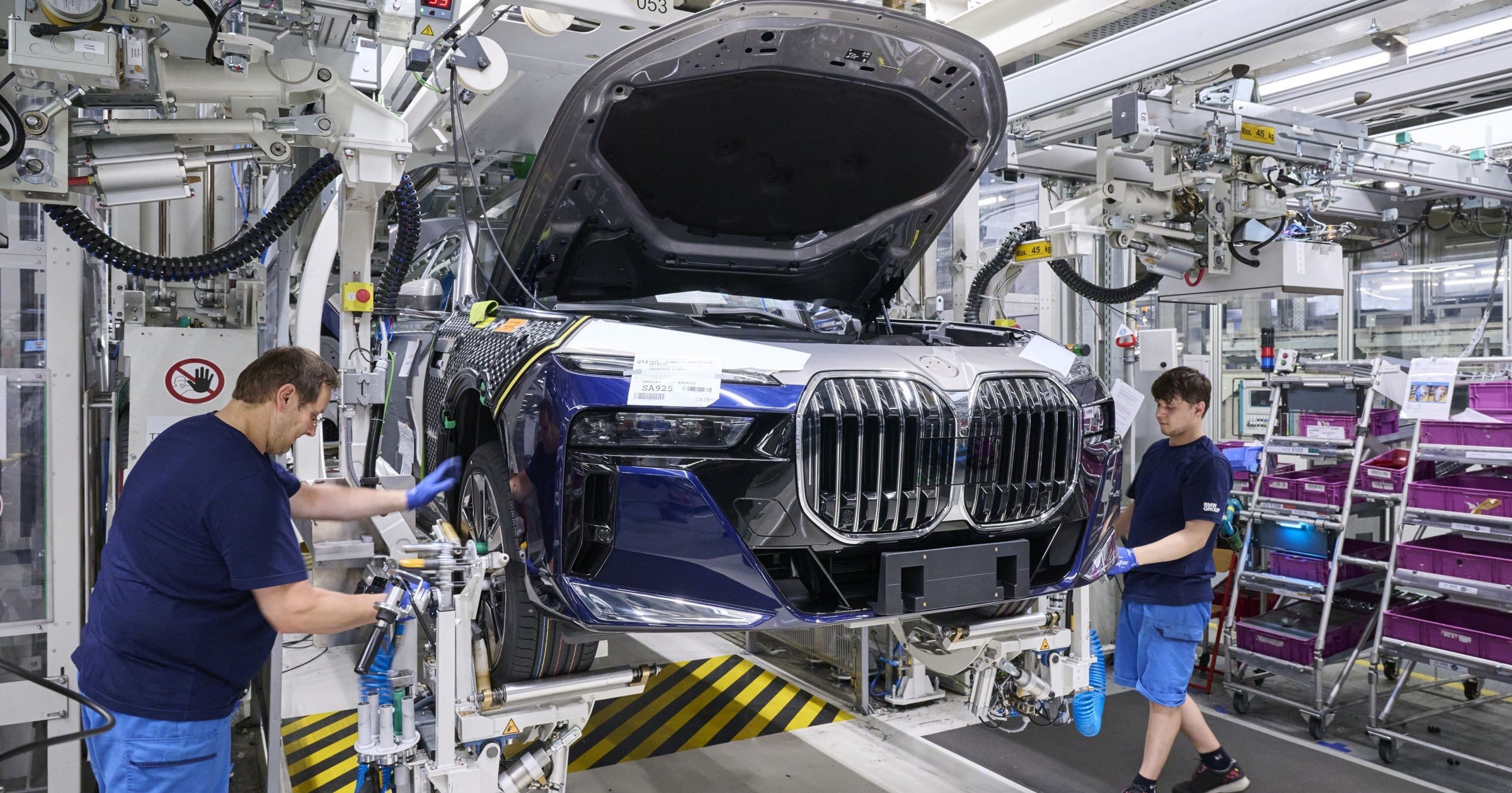 BMW serii 7 (G70) w fabryce w Dingolfing (Niemcy)